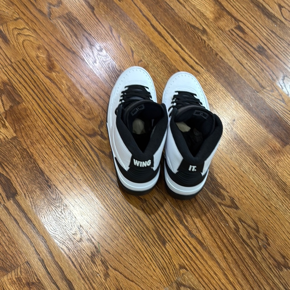 Air Jordan II Men’s- Black & White SZ10
Original Box included